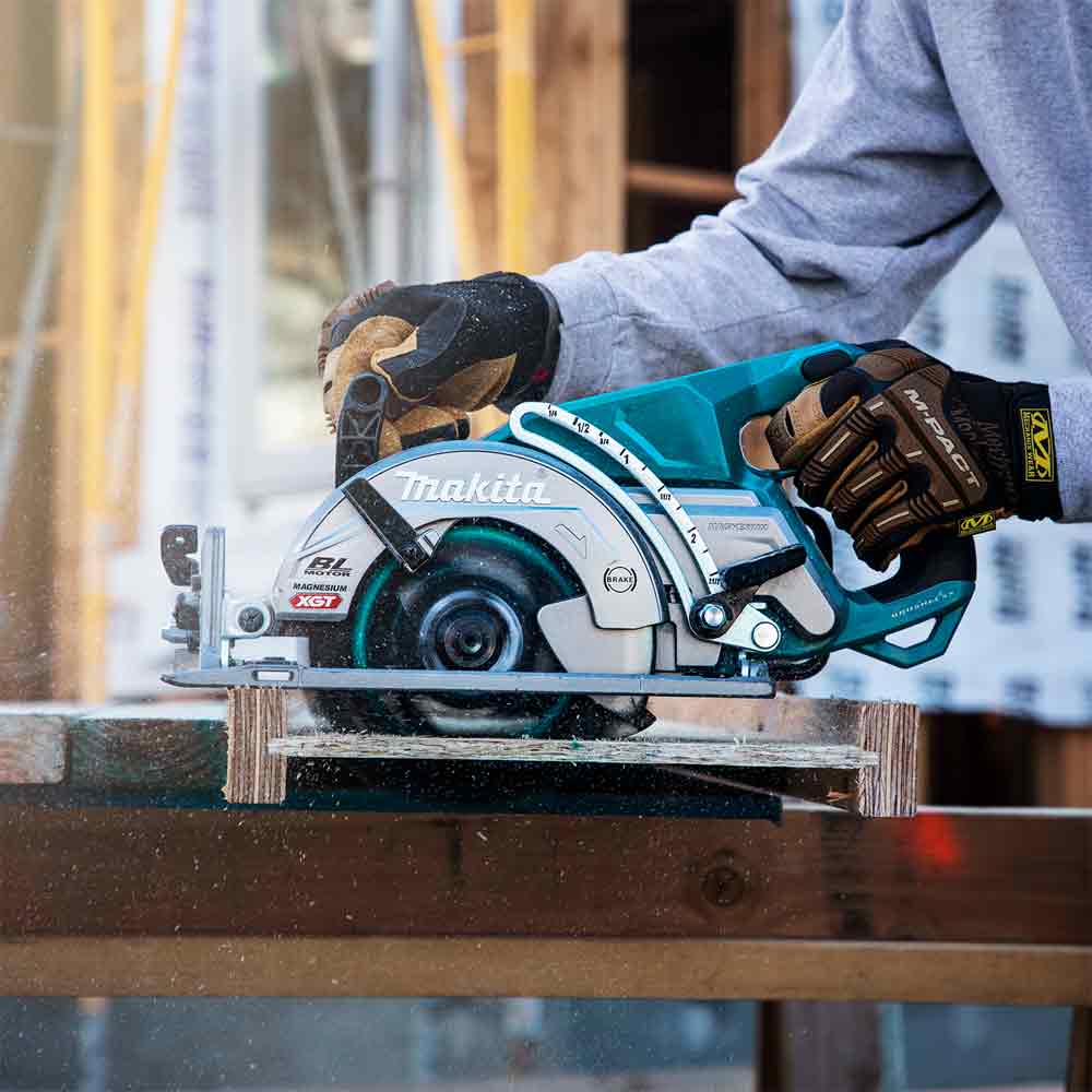 Makita GSR01Z 40V Max XGT Brushless Lithium-Ion 7-1/4 in. Cordless Rear  Handle Circular Saw (Tool Only)